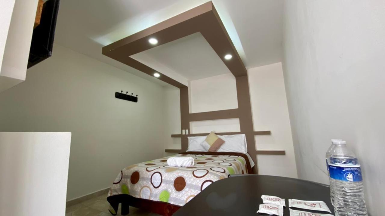 Hotel Caudillos Inn Emiliano Zapata  Zewnętrze zdjęcie